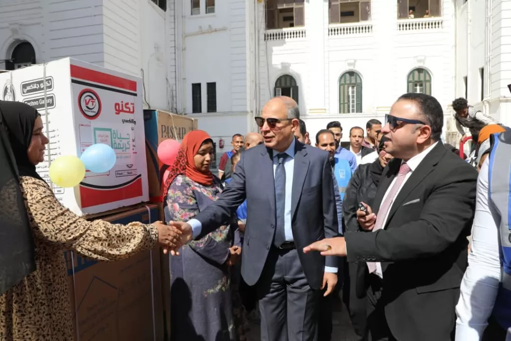 محافظ المنيا يسلم 23 جهاز عروسة للفتيات الأولى بالرعاية بالتعاون مع مؤسسة "حياة كريمة" 25 - جريدة المساء محافظ المنيا يسلم 23 جهاز عروسة للفتيات الأولى بالرعاية بالتعاون مع مؤسسة "حياة كريمة" 24 - جريدة المساء