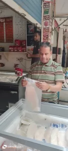 قبل شم النسيم.. ضبط ٣.٥ طن رنجة ومصنعات لحوم فاسدة بأحياء الجيزة 21 - جريدة المساء