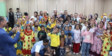 فعاليات مهرجان مسرح الجنوب تدخل البهجة على أطفال معهد الأورام بقنا 1 - جريدة المساء