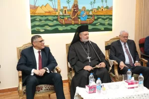 محافظ الجيزة يزور الكنيسة الكاثوليكية لتقديم التهنئة بمناسبة عيد القيامة المجيد 27 - جريدة المساء
