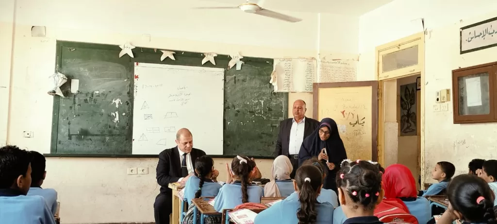 وكيل "تعليم قنا" يتفقد 5 مدارس ويشدد على الانضباط وتفعيل الإشراف اليومي 25 - جريدة المساء