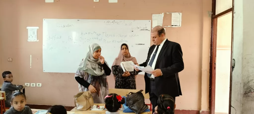وكيل "تعليم قنا" يتفقد 5 مدارس ويشدد على الانضباط وتفعيل الإشراف اليومي 23 - جريدة المساء