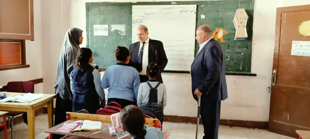 وكيل "تعليم قنا" يتفقد 5 مدارس ويشدد على الانضباط وتفعيل الإشراف اليومي 21 - جريدة المساء