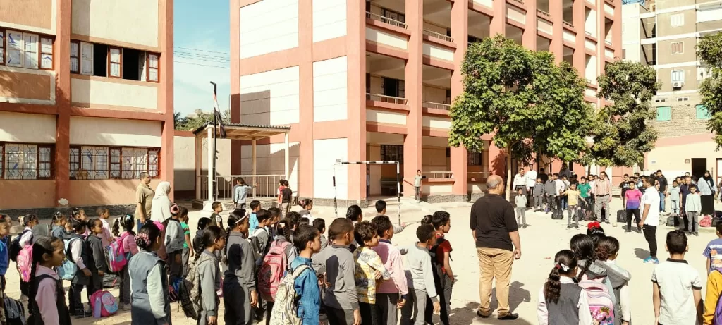 وكيل "تعليم قنا" يتفقد 5 مدارس ويشدد على الانضباط وتفعيل الإشراف اليومي 19 - جريدة المساء