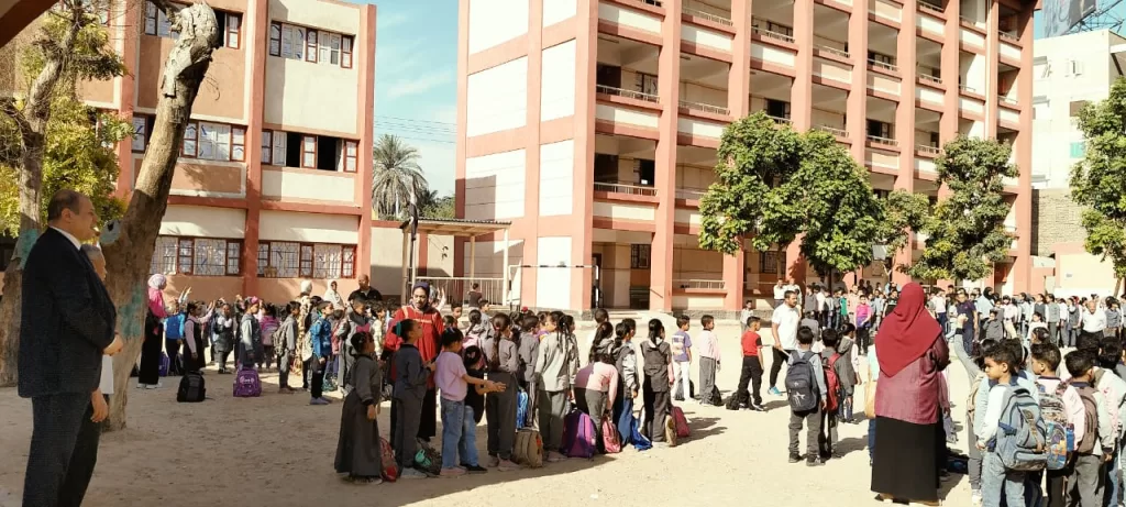 وكيل "تعليم قنا" يتفقد 5 مدارس ويشدد على الانضباط وتفعيل الإشراف اليومي 17 - جريدة المساء