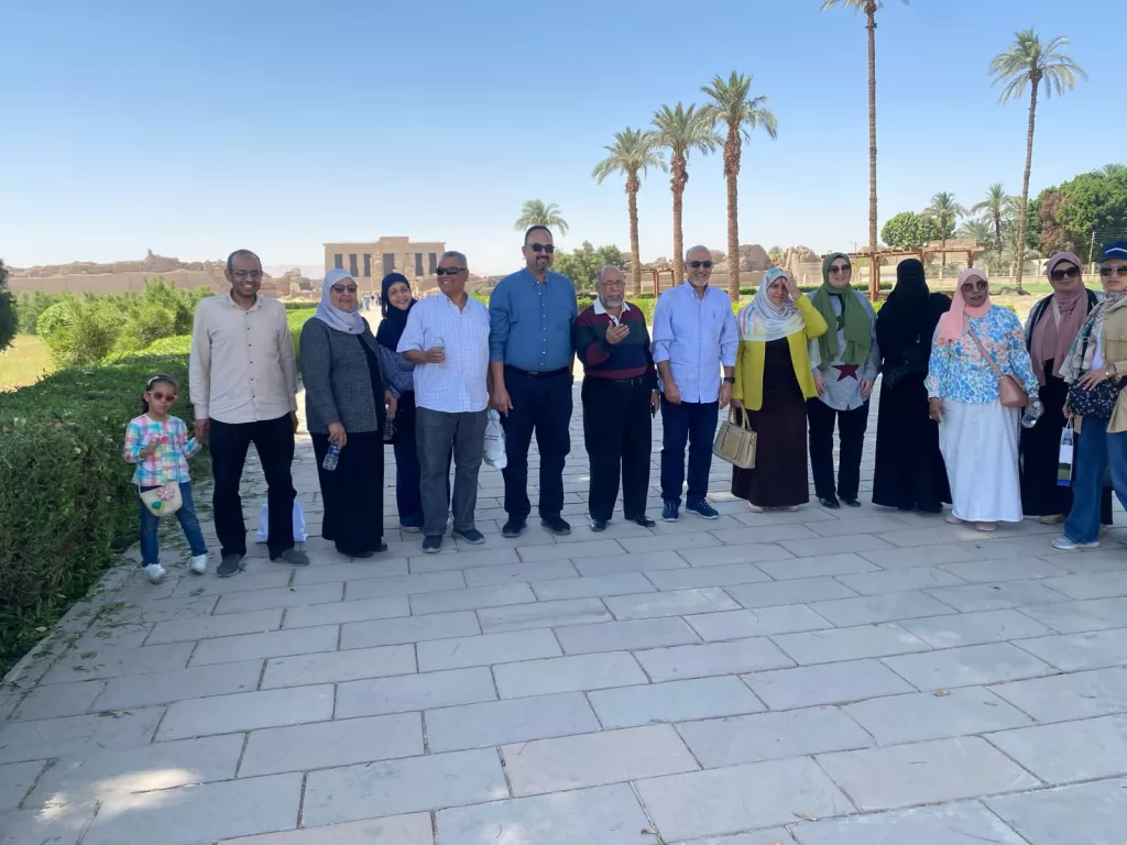 اللجنة الاجتماعية بنقابة أطباء قنا تنظم يومًا ترفيهيًا بمعبد دندرة 41 - جريدة المساء