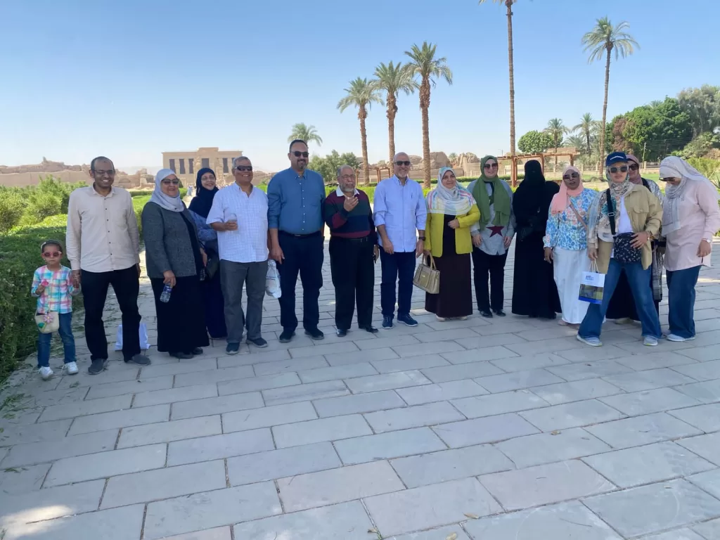 اللجنة الاجتماعية بنقابة أطباء قنا تنظم يومًا ترفيهيًا بمعبد دندرة 39 - جريدة المساء