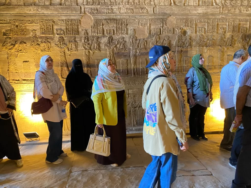 اللجنة الاجتماعية بنقابة أطباء قنا تنظم يومًا ترفيهيًا بمعبد دندرة 33 - جريدة المساء