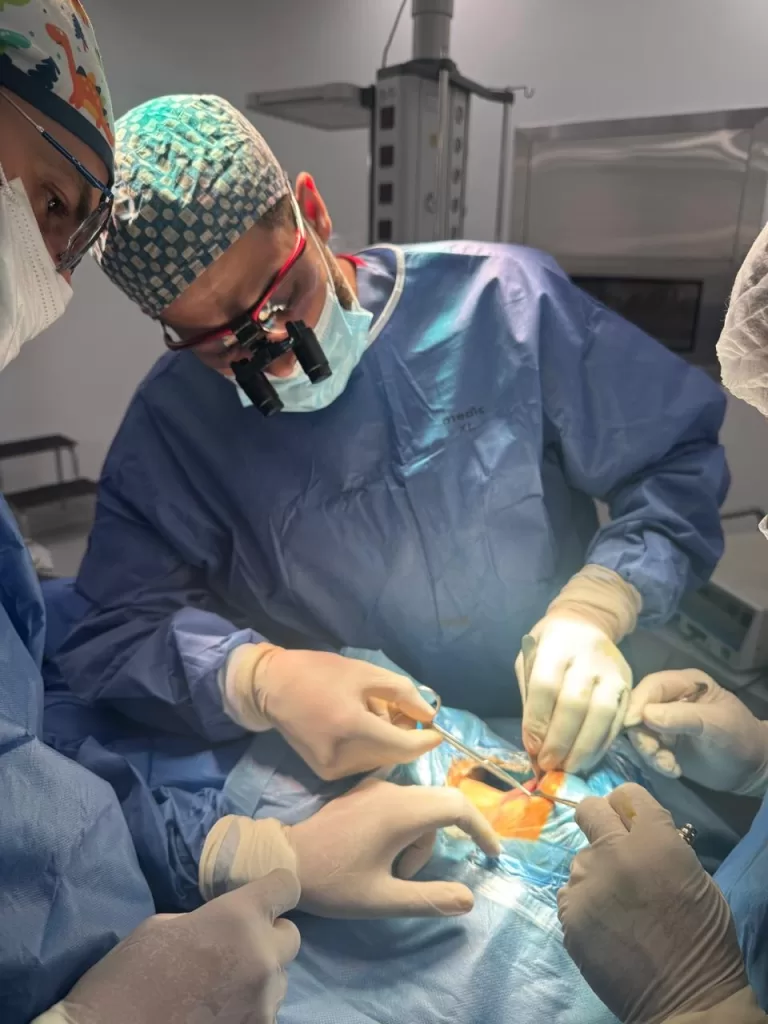 إنجاز طبي بمستشفى أبوتشت: استئصال كيس درقي لساني وغدد لمفاوية لطفلة في الثالثة من عمرها 21 - جريدة المساء