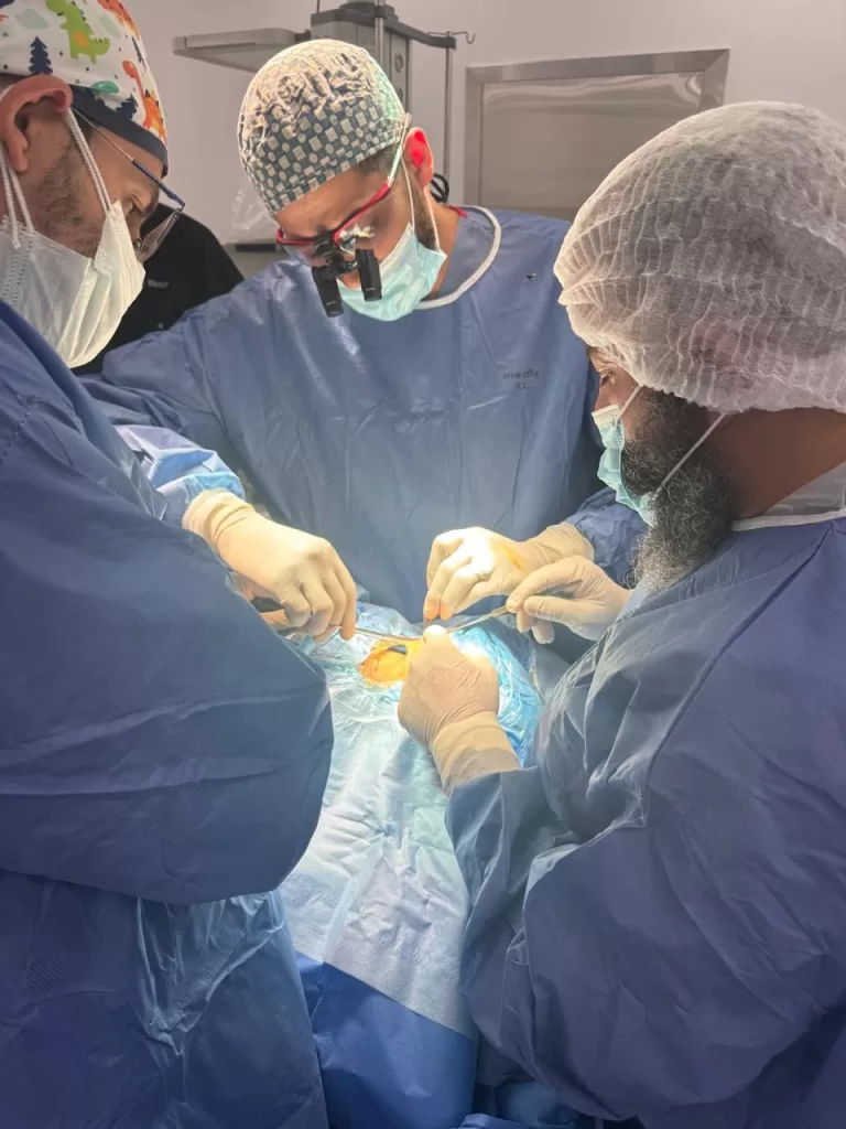 إنجاز طبي بمستشفى أبوتشت: استئصال كيس درقي لساني وغدد لمفاوية لطفلة في الثالثة من عمرها 23 - جريدة المساء