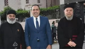 د.محمود حسين يقدم التهنئة للأنبا تادرس مطران بورسعيد بعيد القيامة المجيد 17 - جريدة المساء