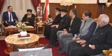 د.محمود حسين يقدم التهنئة للأنبا تادرس مطران بورسعيد بعيد القيامة المجيد 1 - جريدة المساء