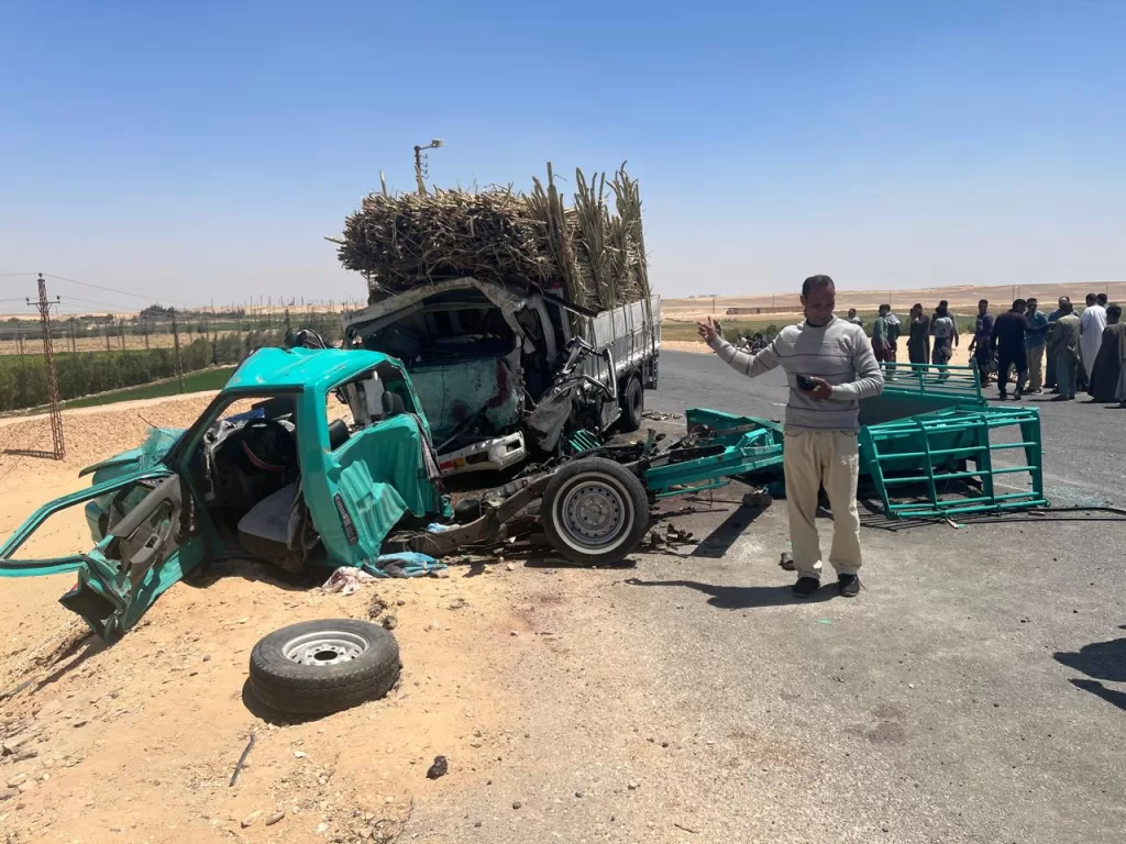 كدواني يتفقد موقع حادث تصادم وانقلاب "بيك أب" تقل 34 طفلًا بملوي 19 - جريدة المساء