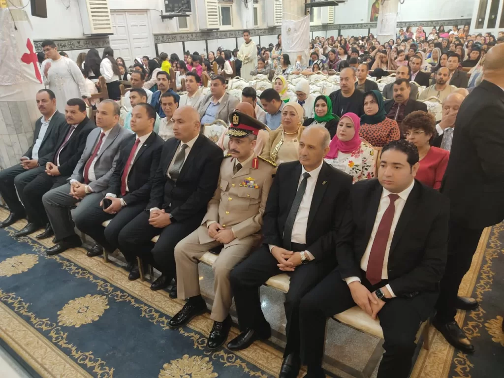 محافظ بني سويف يشهد مراسم صلاة قداس عيد القيامة المجيد بمطرانية ببا 19 - جريدة المساء