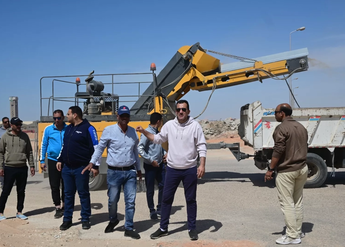 رئيس جهاز تنمية مدينة العاشر من رمضان يتفقد المناطق الصناعية لمتابعة أعمال رفع الكفاءة والتطوير 19 - جريدة المساء