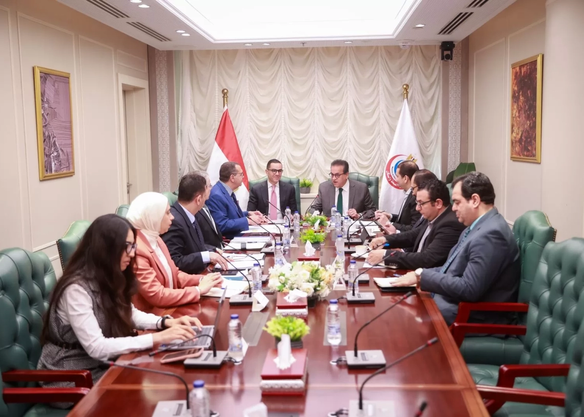 نائب رئيس الوزراء وزير الصحة بحث مع وزير الاستثمار وضع آليات وحلول لتخفيف الأعباء المالية وتشجيع الاستثمار 17 - جريدة المساء