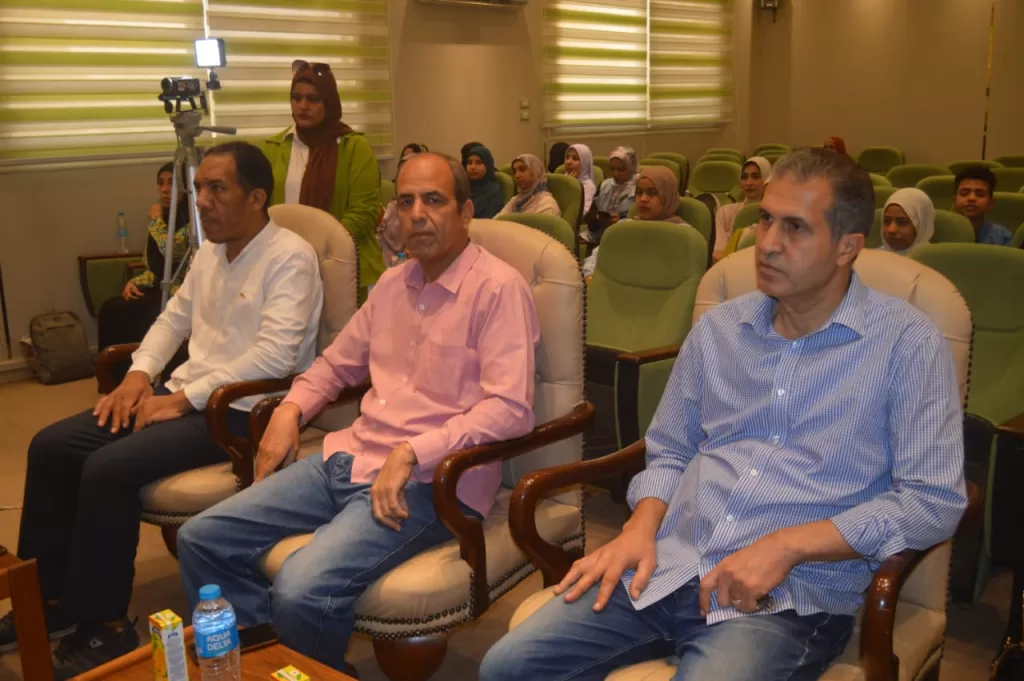 " معاملات لتحسين إنتاجية دودة القز ".. رسالة ماجستير بجامعة جنوب الوادي 29 - جريدة المساء