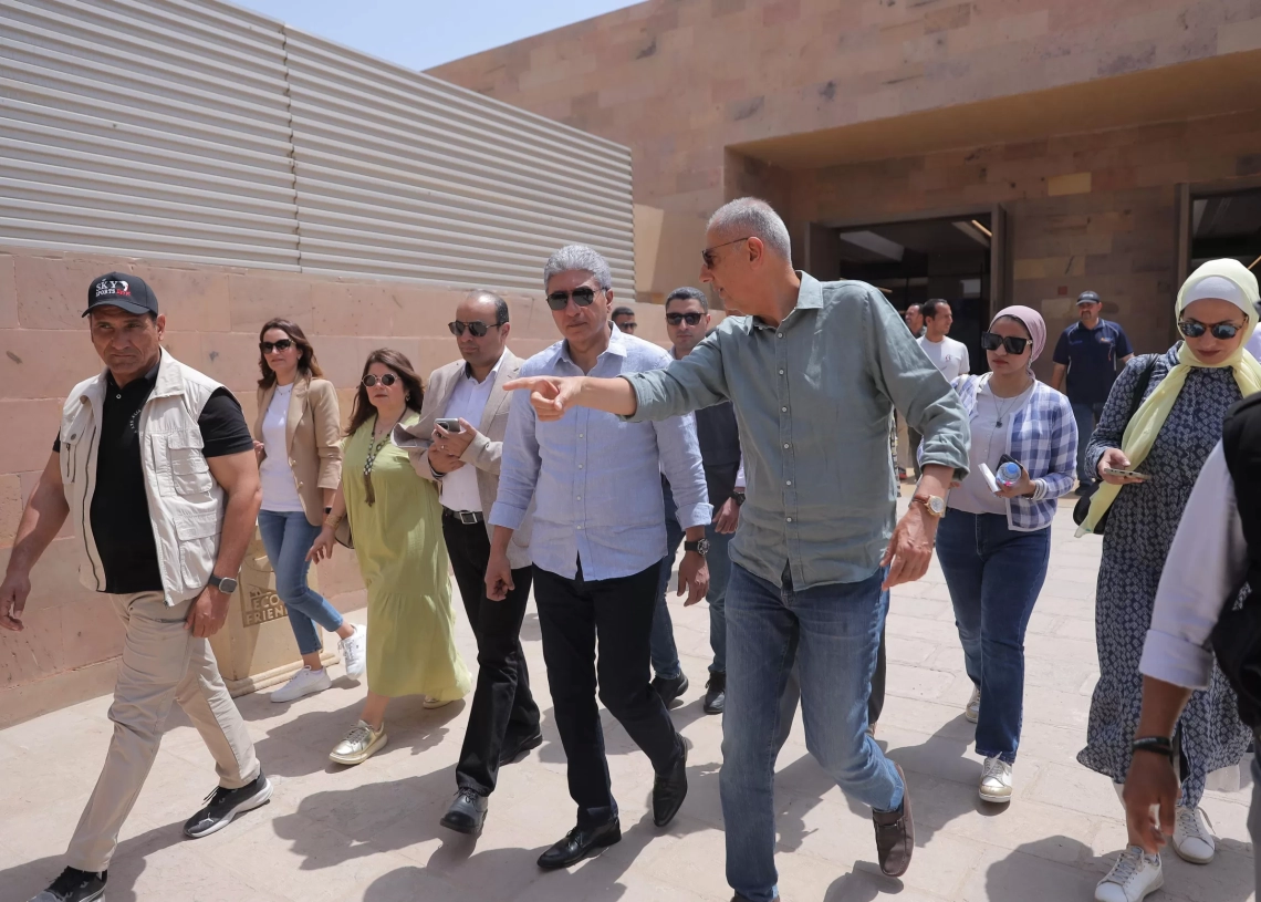 استعدادا لاستقبال رواد شم النسيم .. وزير السياحة إطمأن على جودة الخدمات.. بمنطقة الأهرامات .. زيادة عدد المقاعد والمظلات ودورات المياه .. وتنظيم أماكن تواجد الخيول والجمال .. 177 ألفا زاروا المنطقة خلال إسبوعين.. منذ بدء التشغيل التجريبى 18 - جريدة المساء استعدادا لاستقبال رواد شم النسيم .. وزير السياحة إطمأن على جودة الخدمات.. بمنطقة الأهرامات .. زيادة عدد المقاعد والمظلات ودورات المياه .. وتنظيم أماكن تواجد الخيول والجمال .. 177 ألفا زاروا المنطقة خلال إسبوعين.. منذ بدء التشغيل التجريبى 17 - جريدة المساء