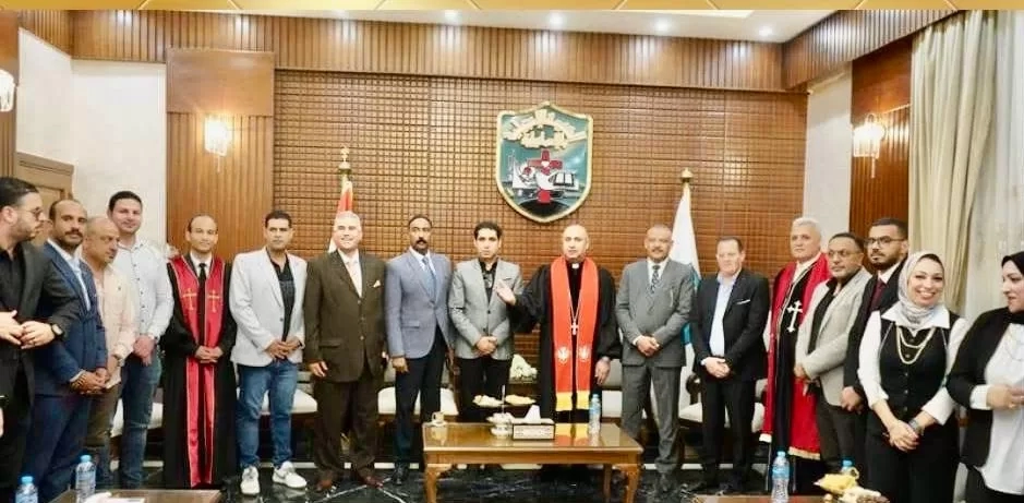 حماة الوطن بالإسماعيلية يهنئ راعي الكنيسة الإنجيلية بمناسبة الأعياد 18 - جريدة المساء