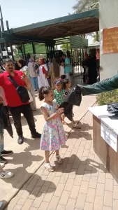 محافظة الجيزة توزّع أكياسًا بلاستيكية مجانًا على روّاد الحدائق والمتنزهات (صور) 20 - جريدة المساء