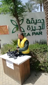 محافظة الجيزة توزّع أكياسًا بلاستيكية مجانًا على روّاد الحدائق والمتنزهات (صور) 28 - جريدة المساء