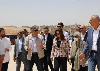 تفاصيل الجولة التفقدية لمستشارى رئيس الجمهورية ووزيرة التنمية المحلية ومحافظ الجيزة.. لمتابعة التشغيل التجريبى لأعمال تطوير المنطقة الأثرية للأهرامات 19 - جريدة المساء