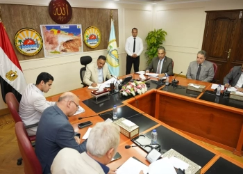 محافظ مطروح يشدد علي حل مشاكل مياه الشرب قبل بداية موسم الاصطياف بمطروح 34 - جريدة المساء