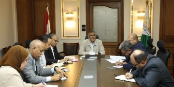 محافظ الجيزة يضع آليات تحسين كفاءة منظومة النظافة بالأحياء والمراكز 1 - جريدة المساء