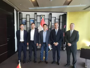 وزير الاتصالات يعقد مباحثات مع مسؤولى بنوك وشركات عالمية متخصصة فى مجال الإتصالات وتكنولوجيا المعلومات فى دبى 19 - جريدة المساء