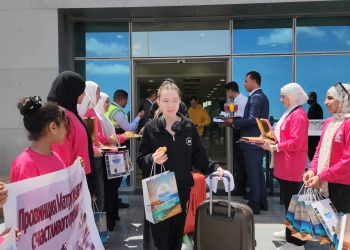 وصول أولى رحلات الطيران السياحى القادمة من انطاليا بتركيا لمطار العلمين الدولى 32 - جريدة المساء