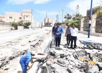 محافظ مطروح يتفقد مشروع تطوير كورنيش مطروح قبل بدء موسم المصيف 30 - جريدة المساء