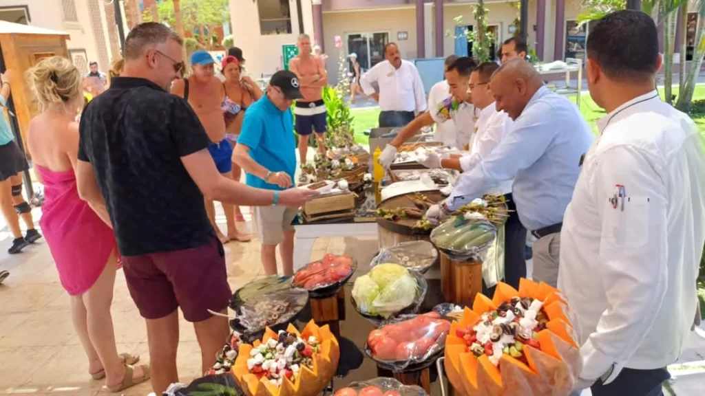 مهرجان الجمبري المشوي يشعل أجواء شواطئ الغردقة ويجذب السياح وسط احتفالات فنية 25 - جريدة المساء