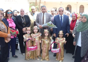 في المعرض السنوي للصحافة المدرسية بالجمهورية.. وكيل وزارة التعليم بالجيزة: تبني الوعي وتنمي مهارات الطلاب الإبداعية 19 - جريدة المساء