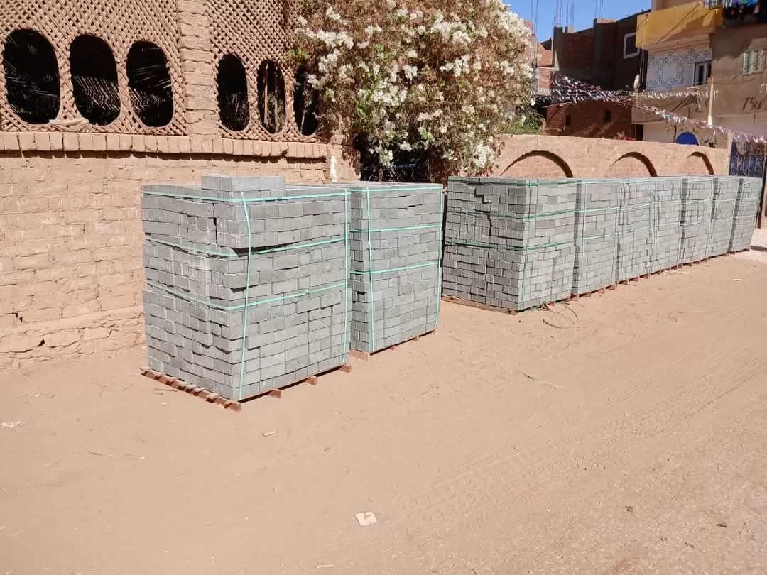 استكمال رصف أحياء موط القديمة بـ35 ألف م² إنترلوك بالوادي الجديد 19 - جريدة المساء