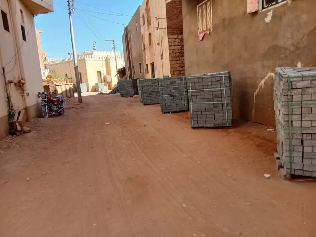 استكمال رصف أحياء موط القديمة بـ35 ألف م² إنترلوك بالوادي الجديد 23 - جريدة المساء