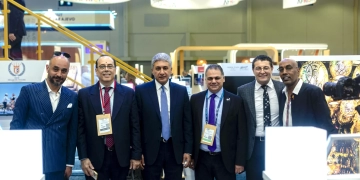 وزير السياحة والآثار يلتقى العارضين المصريين المشاركين فى معرض سوق السفر العربى..بدبى.. حث ممثلى القطاع الخاص على إبراز التنوع السياحى المصرى.. عرض بعض مستنسخات الملك الذهبى توت عنخ آمون.. ترويجا للمتحف الكبير 1 - جريدة المساء