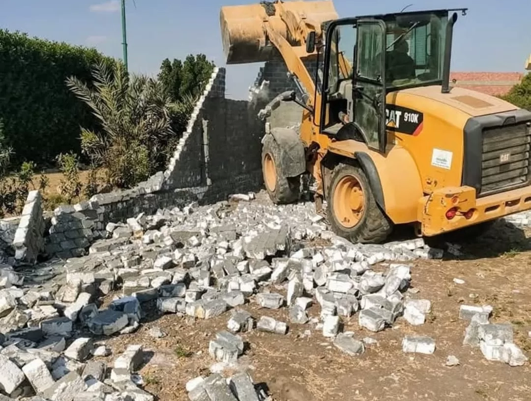 إزالة حالات تعد بالبناء المخالف علي الأراضي الزراعية ب٤ مدن في الجيزة 19 - جريدة المساء