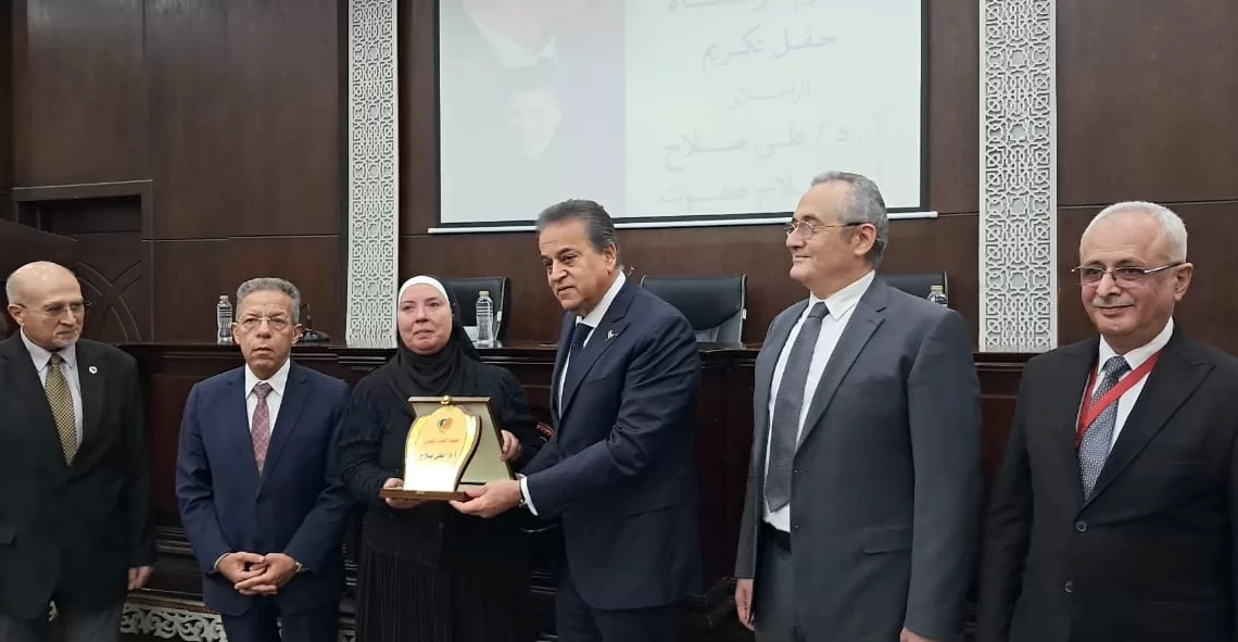 وزير الصحة ورئيس هيئة المستشفيات كرما شهيدا الواجب د. علي صلاح وصلاح صفوت ويخلد ذكراهما بجائزة سنوية 18 - جريدة المساء