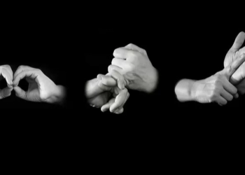 لغة الإشارة لذوى الإعاقة السمعية