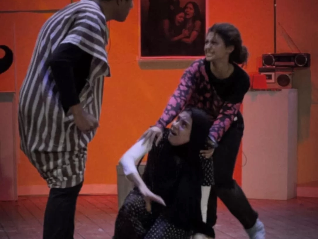 "شنب شرقي منقرض" يرفع لافتة كامل العدد في أول لياليه على مسرح نهاد صليحه 17 - جريدة المساء