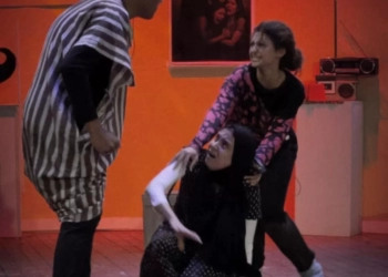 "شنب شرقي منقرض" يرفع لافتة كامل العدد في أول لياليه على مسرح نهاد صليحه 17 - جريدة المساء