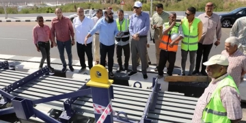 الدكتور إسماعيل كمال يتفقد أعمال تركيب الفواصل الدائمة بمحور وكوبرى بديل خزان أسوان 1 - جريدة المساء