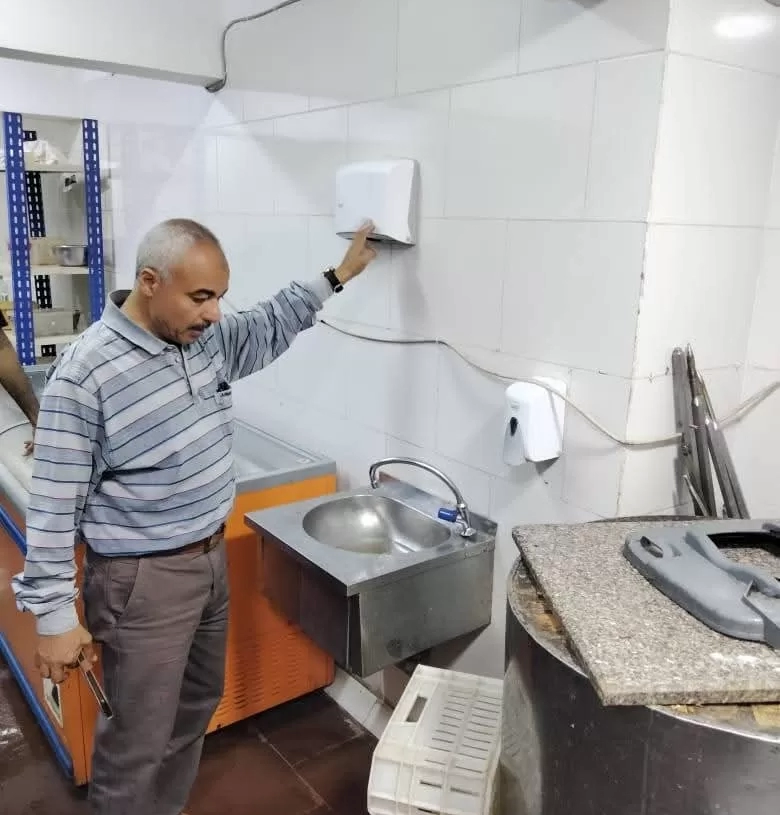 حملة تفتيشية على عدد (7) من المحلات العامة والكافيهات والمطاعم بالغردقة 19 - جريدة المساء