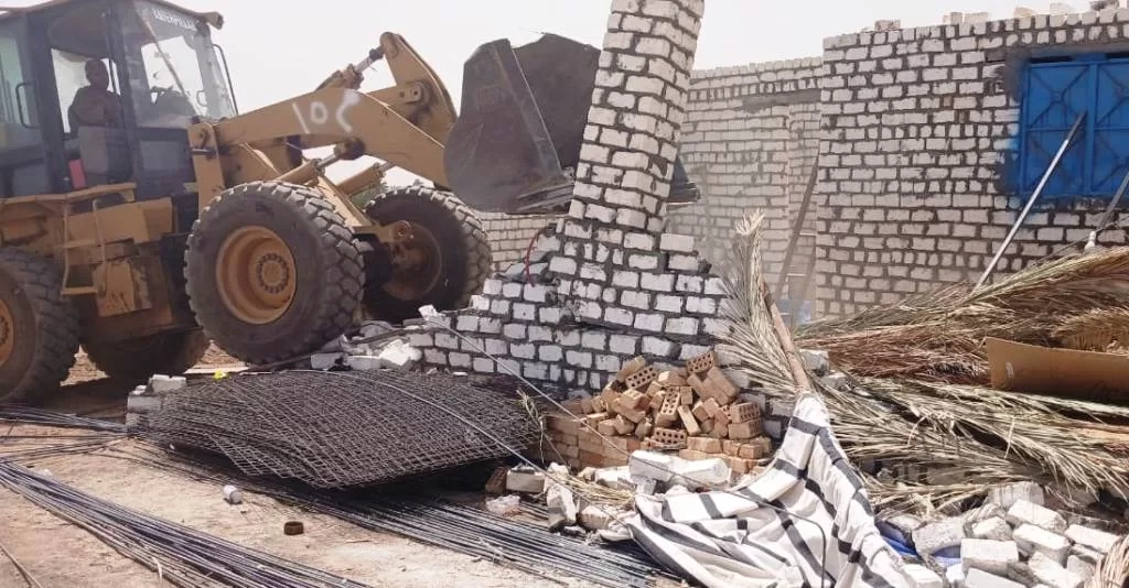 محافظ أسوان يتابع إزالة 132 حالة تعدى بمساحة 323 ألف و 96 م2 ضمن المرحلة الثالثة للموجه الـ 25 19 - جريدة المساء