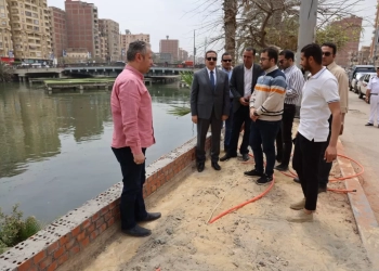 محافظ المنوفية يتفقد رصف مدخل شبين .. ومحطة المياه المرشحة.. ويتابع رفع كفاءة وتجميل الكورنيش ونسب الإنجاز بالممشى الجديد.. للارتقاء بالمظهر العام وخلق متنفس جمالي للأهالي 21 - جريدة المساء