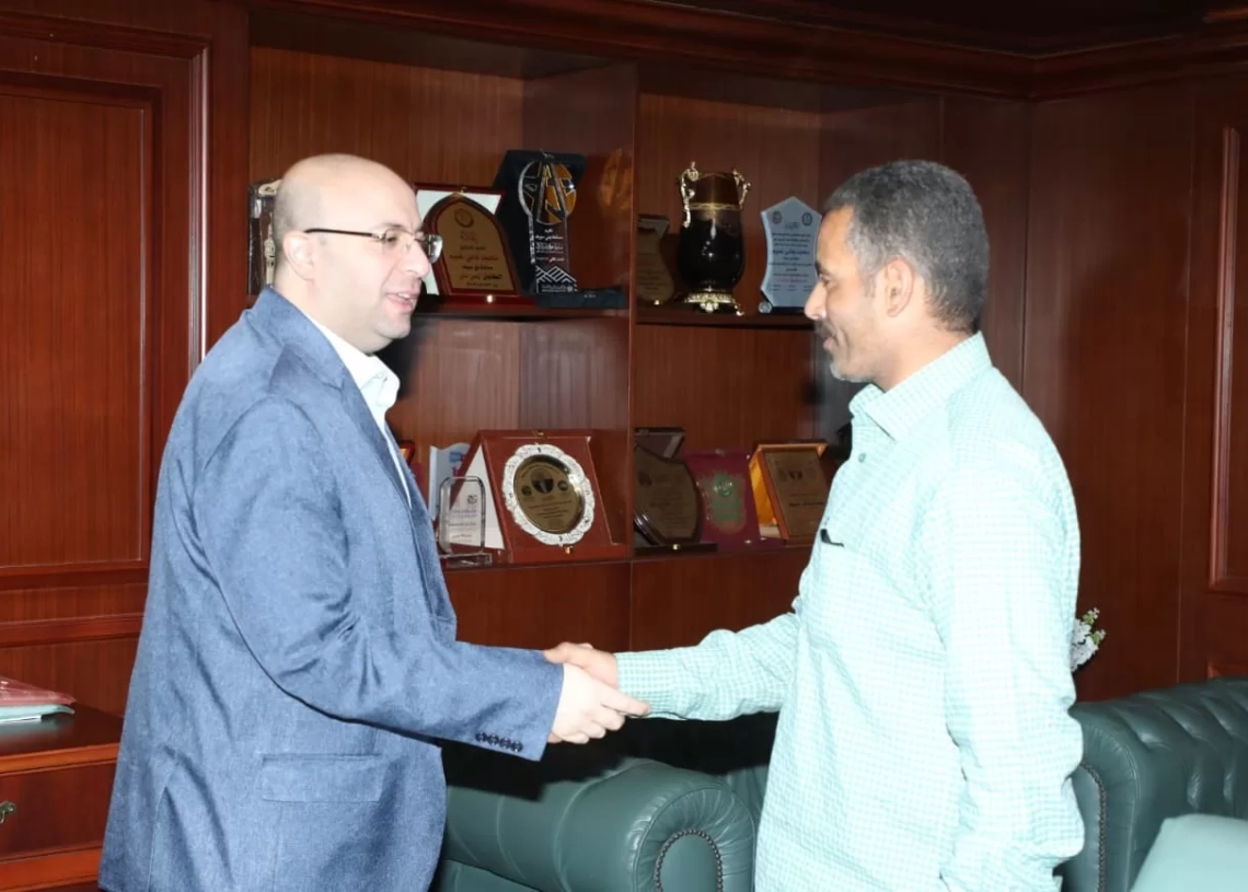 محافظ بني سويف: البطل"سعيد"نموذج للجدعنة والمعدن الأصيل للمصريين لمشاركته البطولية في عملية الإنقاذ بمخبز"آلى"تعرض لحريق. 18 - جريدة المساء