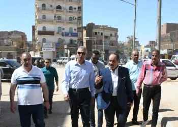 فى جولة ميدانية .. محافظ أسوان يوجه بسرعة إنهاء الأعمال بشارع "كسر الحجر" لتحقيق السيولة المرورية 15 - جريدة المساء