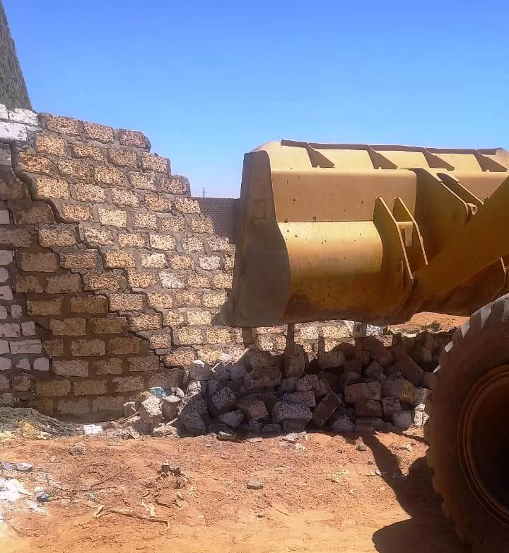 محافظ أسوان يشدد على تكثيف جهود إزالة التعديات على أراضى الدولة ضمن المرحلة الثالثة للموجه الـ 25 .. 1 - جريدة المساء