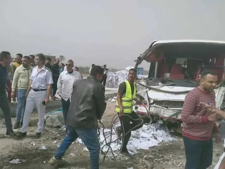 مصرع وإصابة 17 في تصادم مروع بين أتوبيس ونقل على الطريق الإقليمي.. بالمنوفية 19 - جريدة المساء