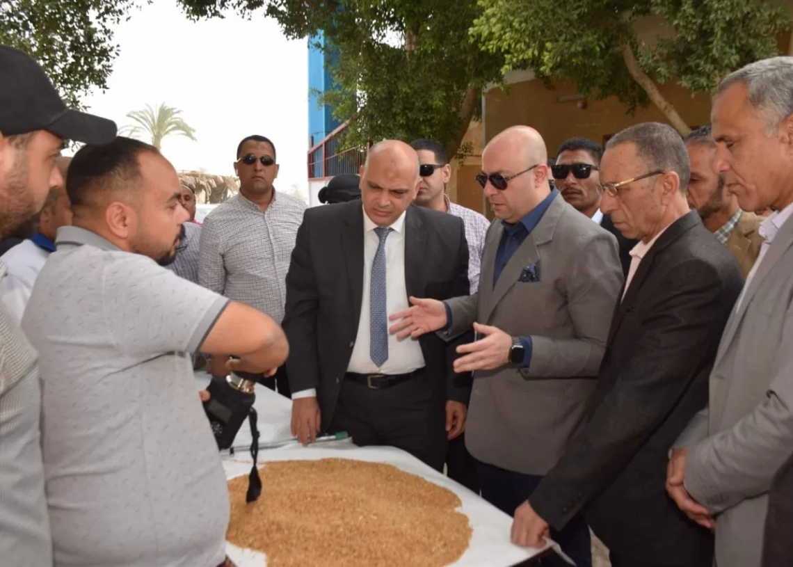 محافظ بني سويف يتابع "ميدانياً" انتظام وسير العمل في منظومة توريد الأقماح المحلية لمطحن الصوامع بوهلر . 18 - جريدة المساء